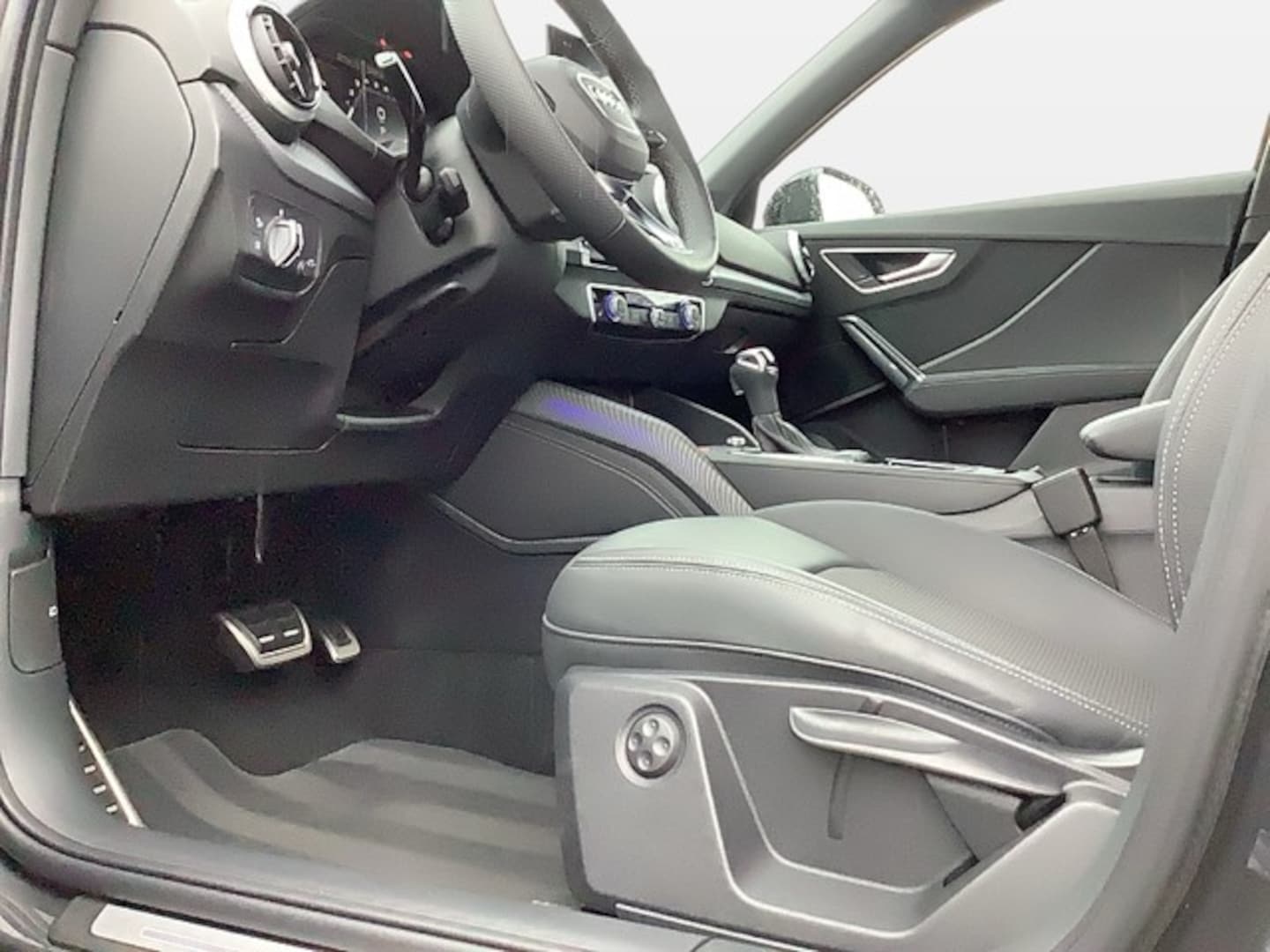 Bild über Audi SQ2 TFSI quattro S tronic - für weitere Informationen kontaktieren Sie den Audi Partner