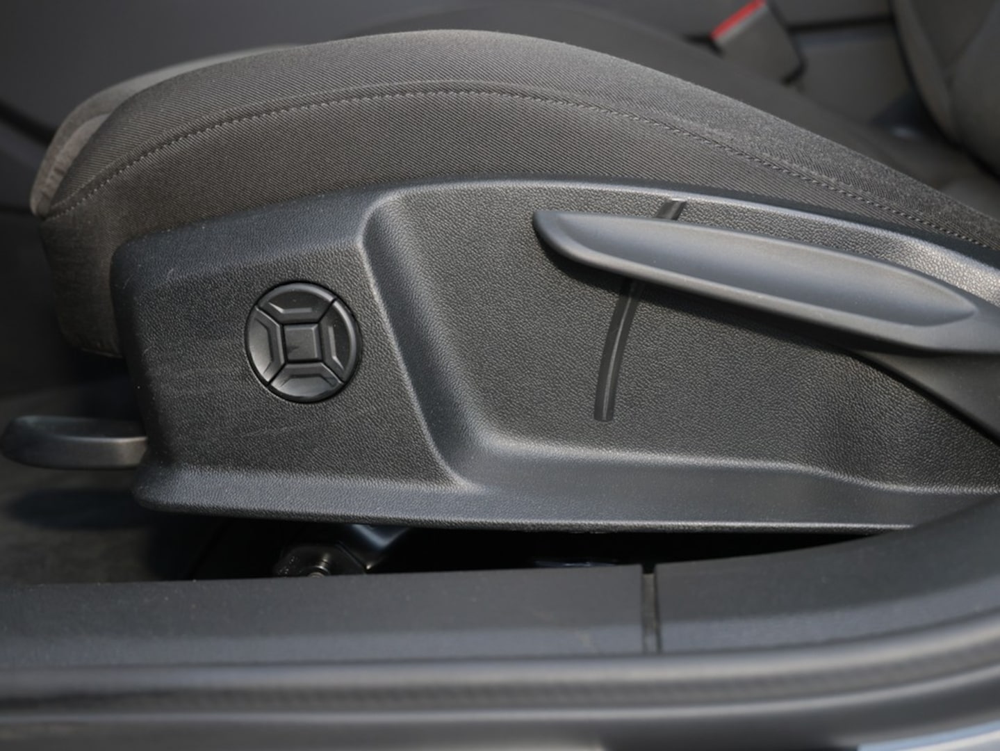 Bild über Audi A6 Avant S line 45 TFSI quattro S tronic - für weitere Informationen kontaktieren Sie den Audi Partner
