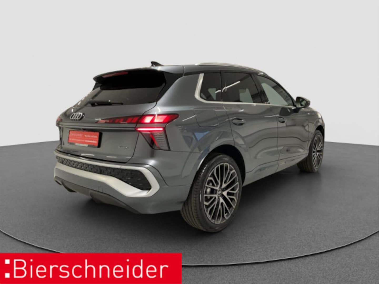 Bild über Audi Q3 SUV TFSI quattro 195 kW S tronic - für weitere Informationen kontaktieren Sie den Audi Partner