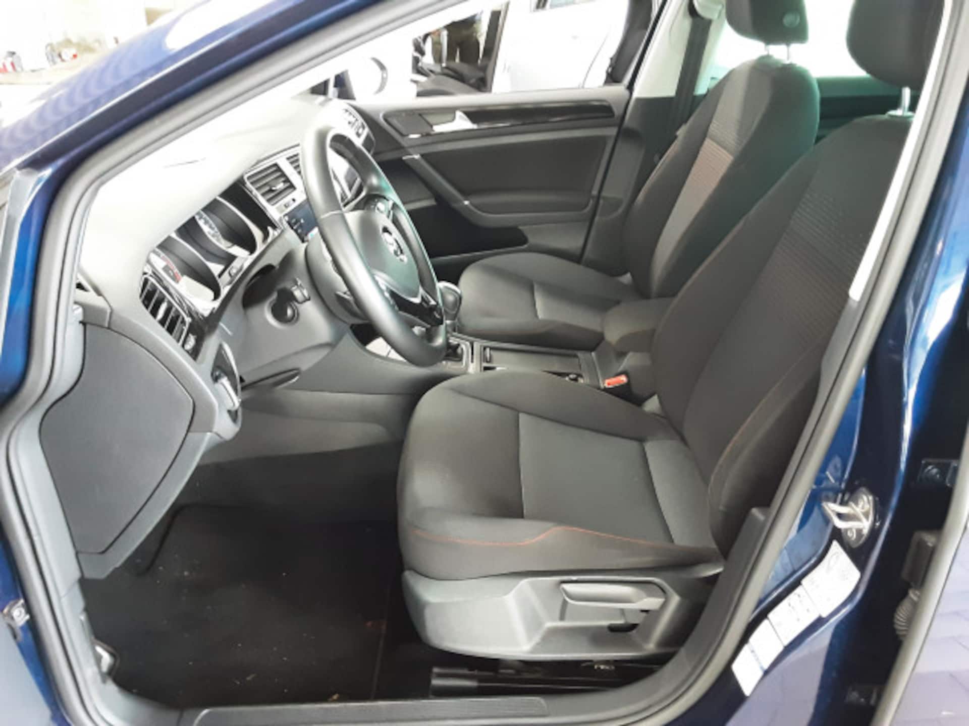 Volkswagen Golf SOUND