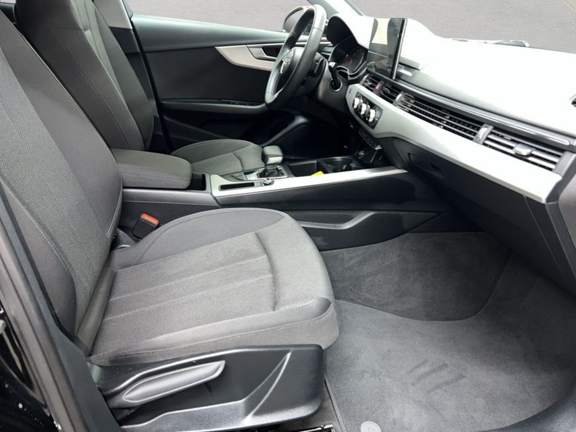 Audi A4 Avant S line