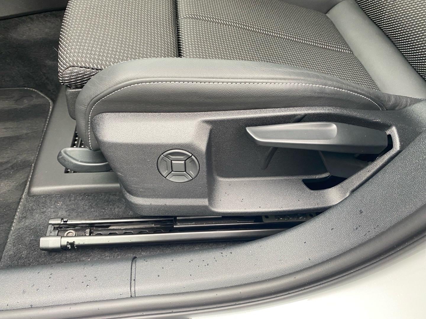 Bild über Audi A3 Sportback S line 30 TFSI S tronic - für weitere Informationen kontaktieren Sie den Audi Partner