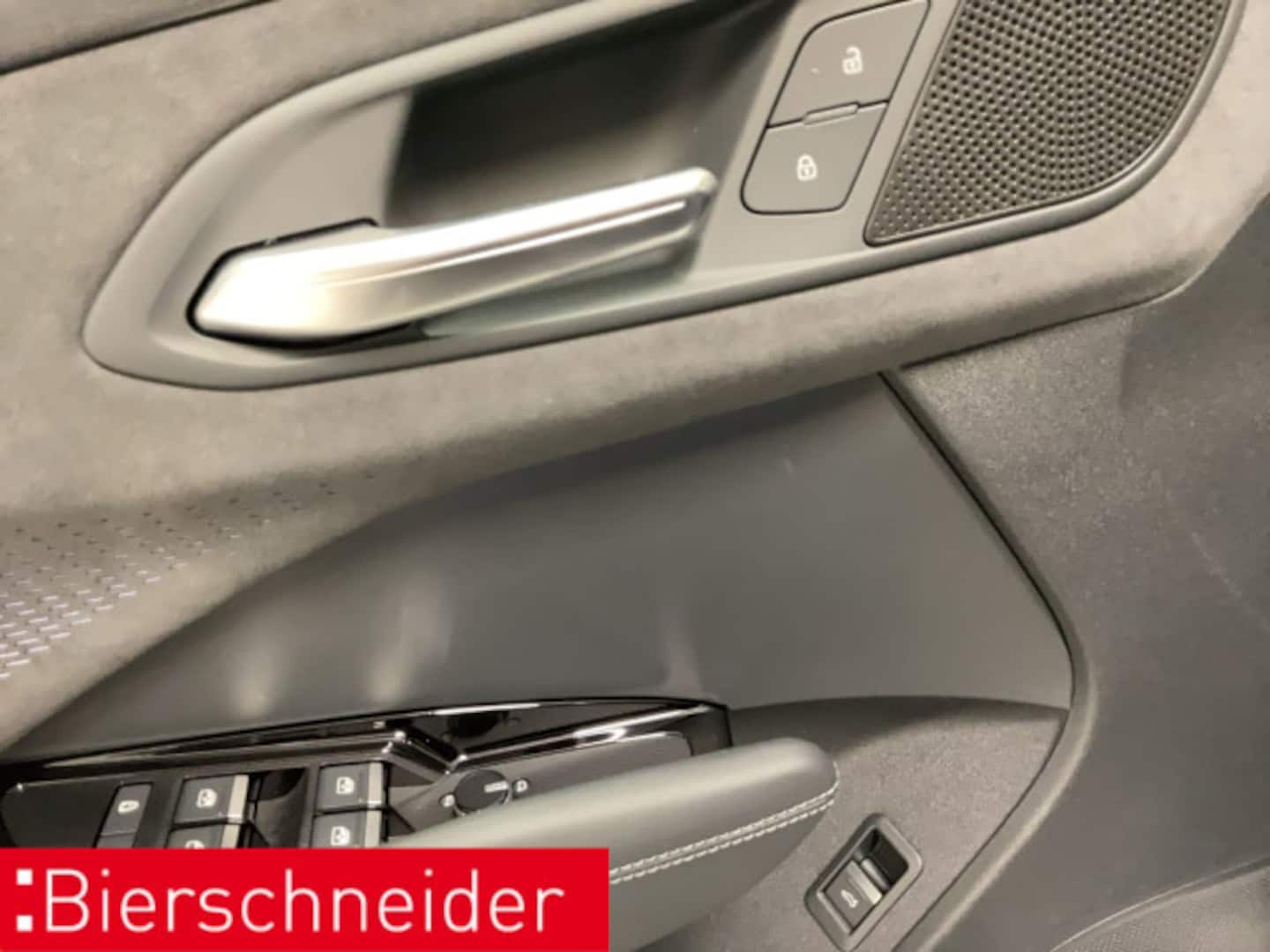 Bild über Audi Q3 SUV TFSI quattro 195 kW S tronic - für weitere Informationen kontaktieren Sie den Audi Partner