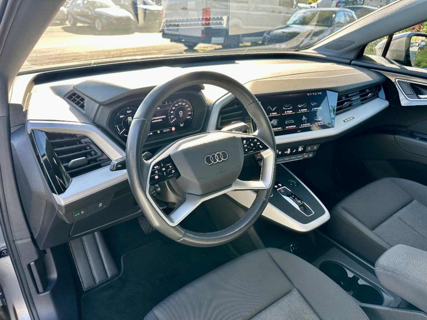 Bild über Audi Q4 e-tron 40 e-tron - für weitere Informationen kontaktieren Sie den Audi Partner