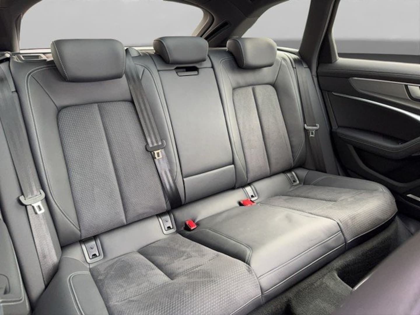 Bild über Audi A6 Avant S line 40 TDI quattro S tronic - für weitere Informationen kontaktieren Sie den Audi Partner