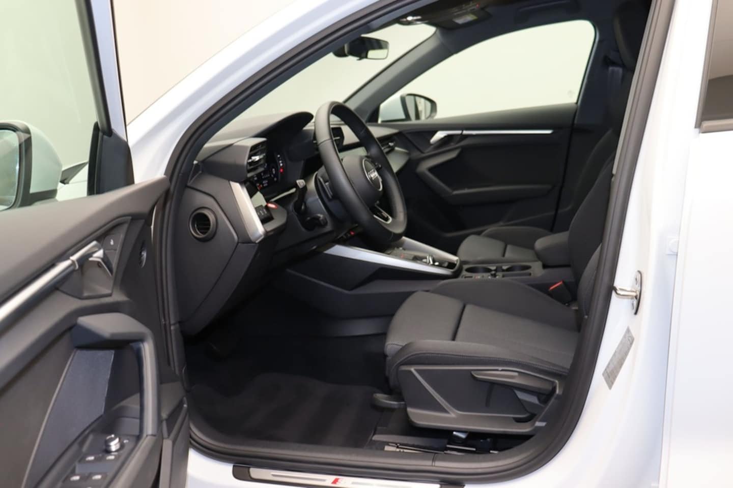 Bild über Audi A3 Sportback S line 35 TFSI S tronic - für weitere Informationen kontaktieren Sie den Audi Partner