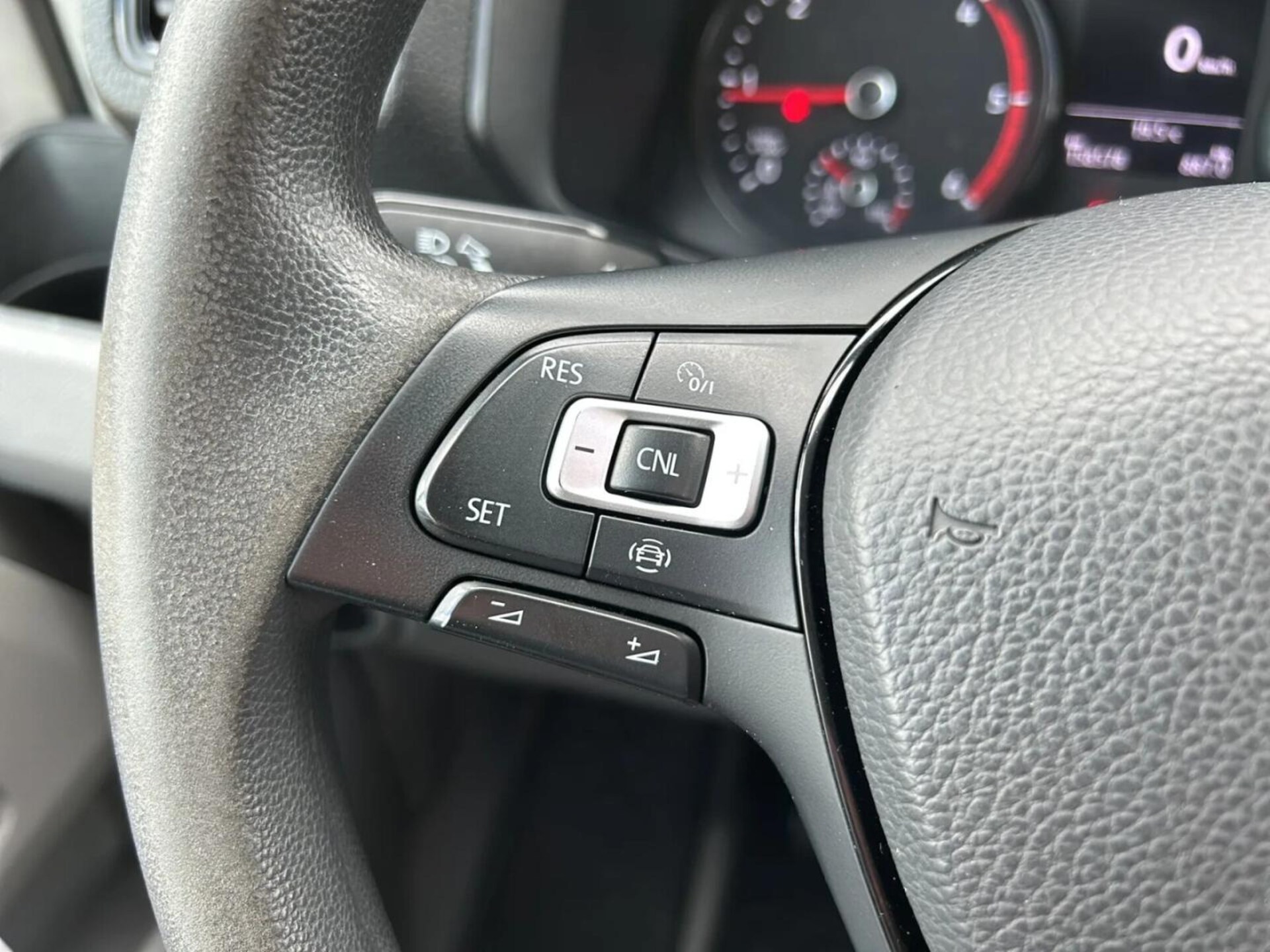 Volkswagen Crafter Furgon średni rozstaw osi