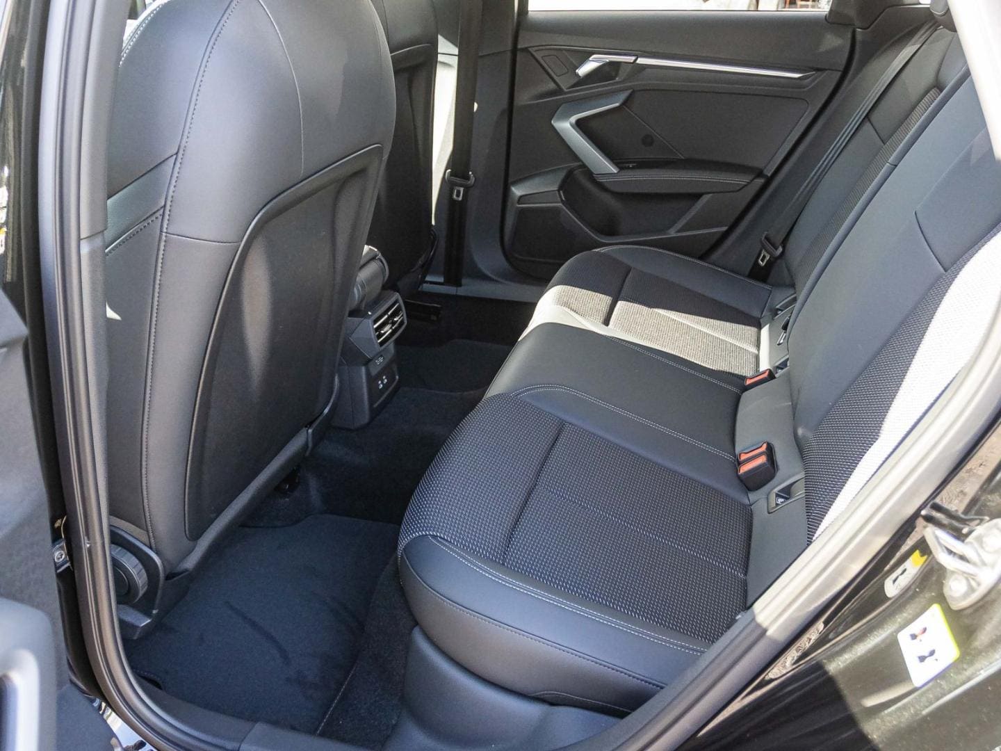 Bild über Audi A3 Sportback TDI S tronic - für weitere Informationen kontaktieren Sie den Audi Partner