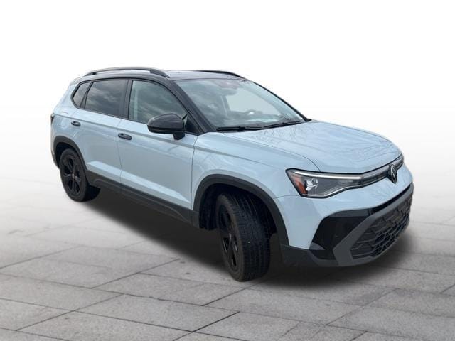 2025 Volkswagen Taos 1.5T SE Black 4Motion's photo