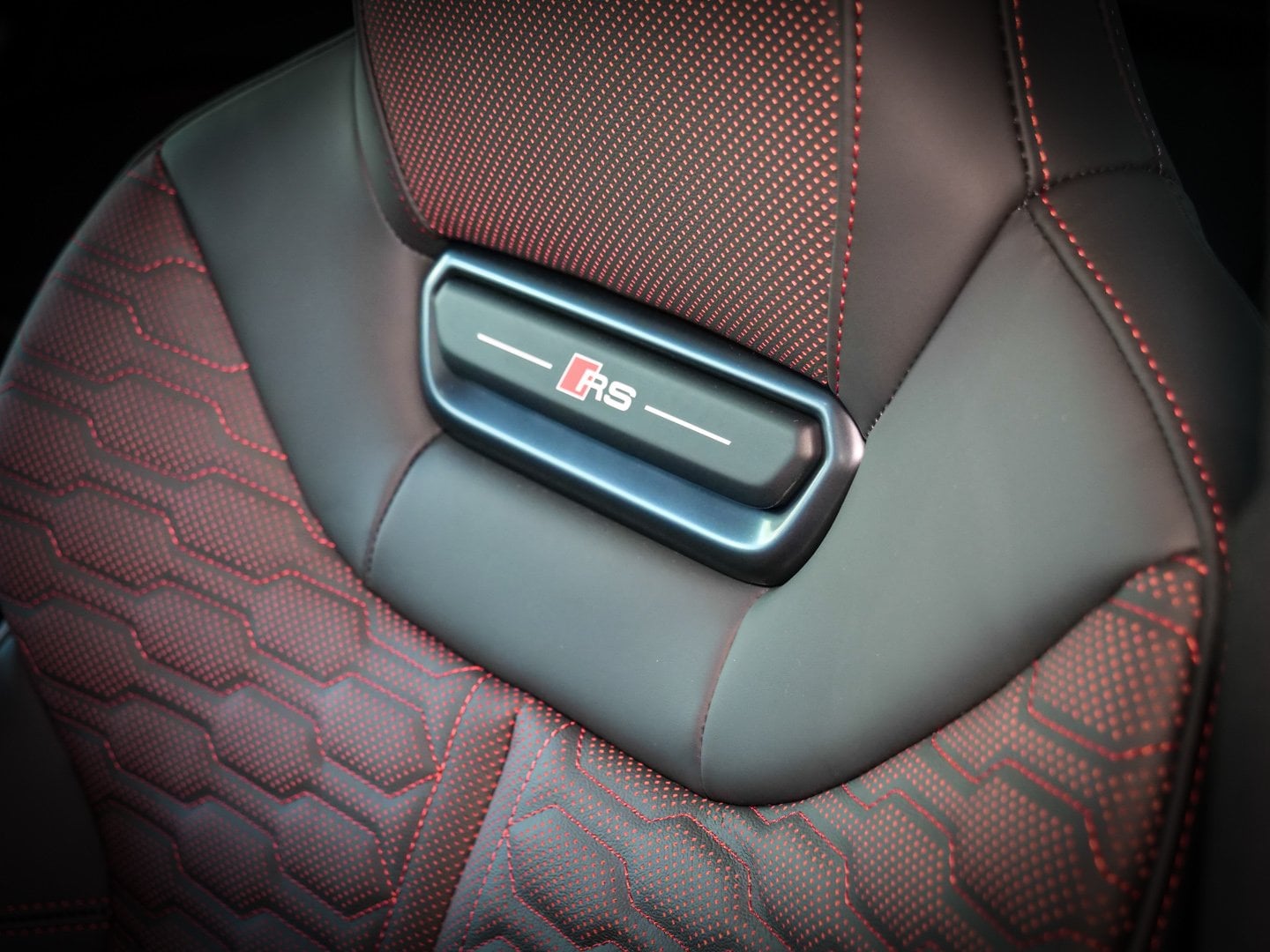 Bild über Audi RS 5 Limousine TFSI quattro 470 kW tiptronic - für weitere Informationen kontaktieren Sie den Audi Partner
