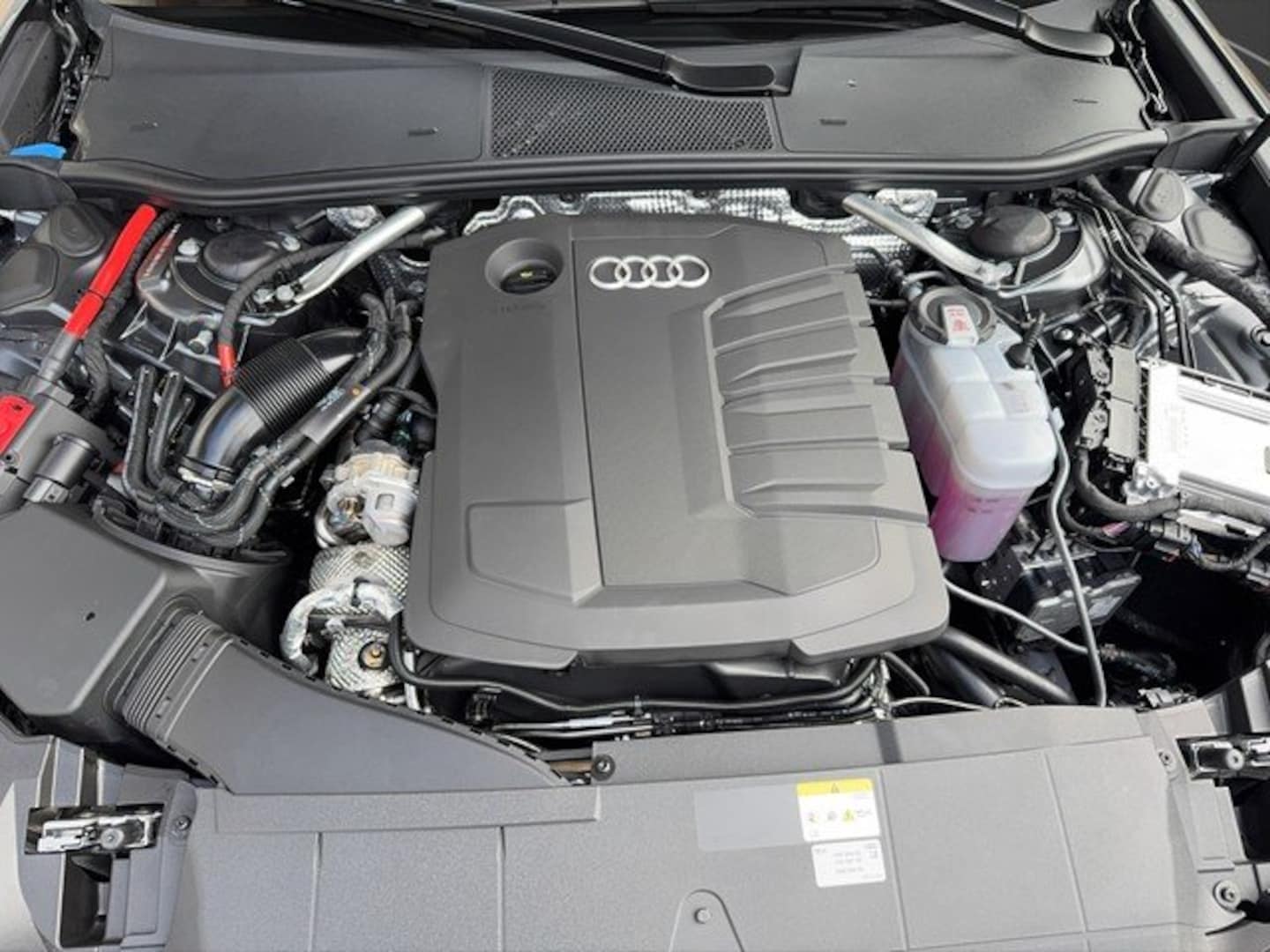 Bild über Audi A6 Avant S line 40 TDI quattro S tronic - für weitere Informationen kontaktieren Sie den Audi Partner