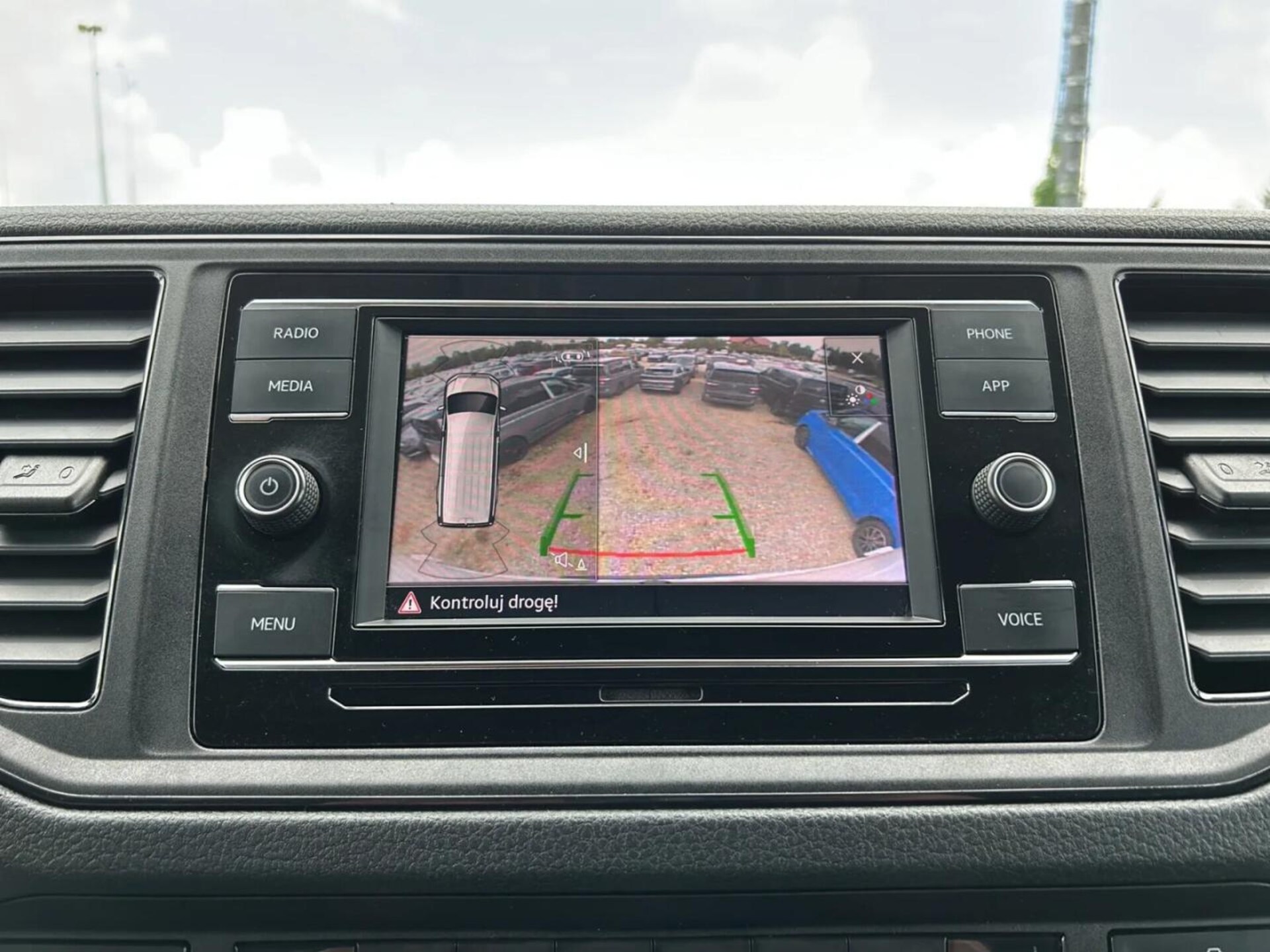 Volkswagen Crafter Furgon średni rozstaw osi