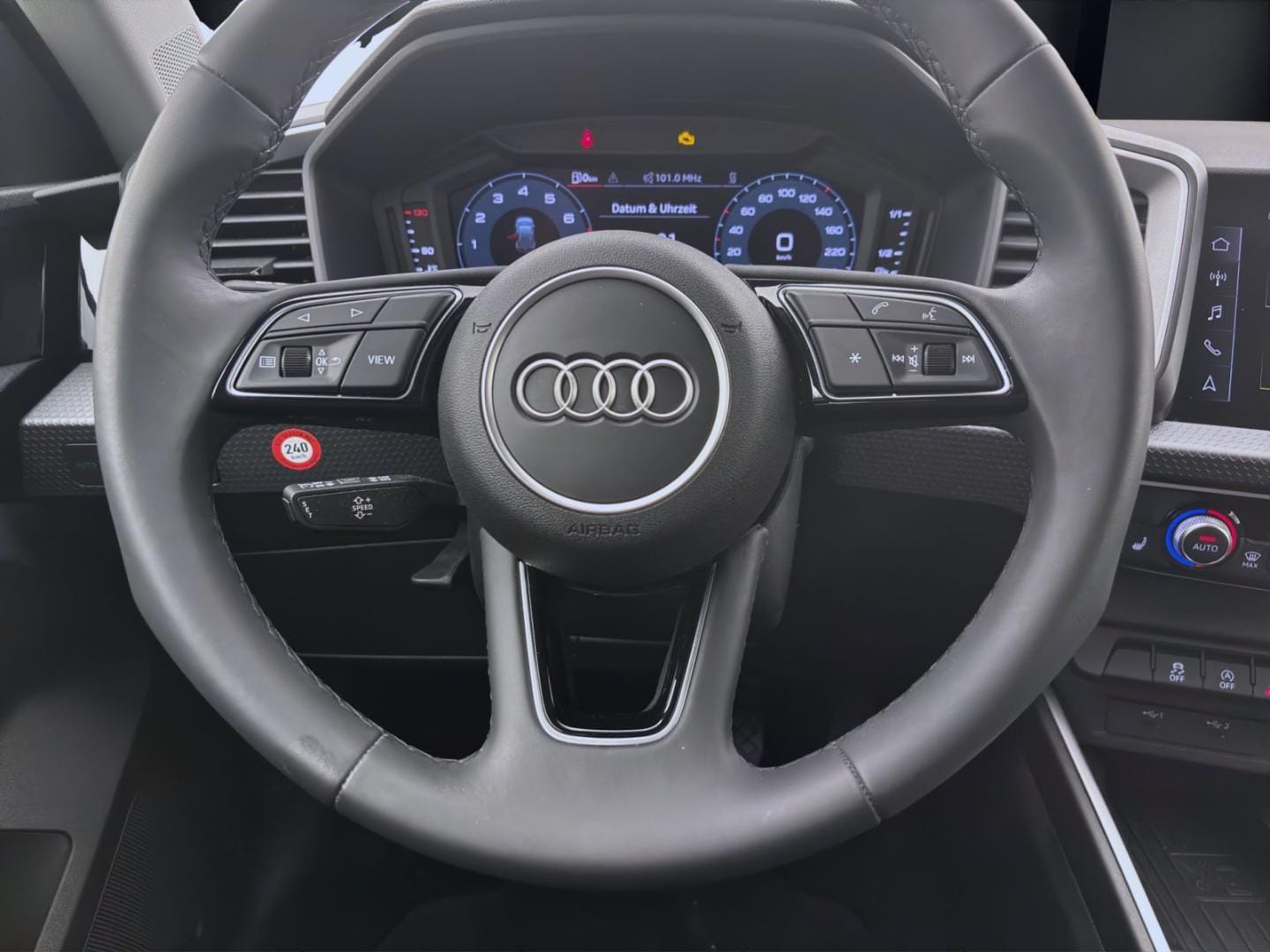 Bild über Audi A1 Sportback S line 25 TFSI S tronic - für weitere Informationen kontaktieren Sie den Audi Partner