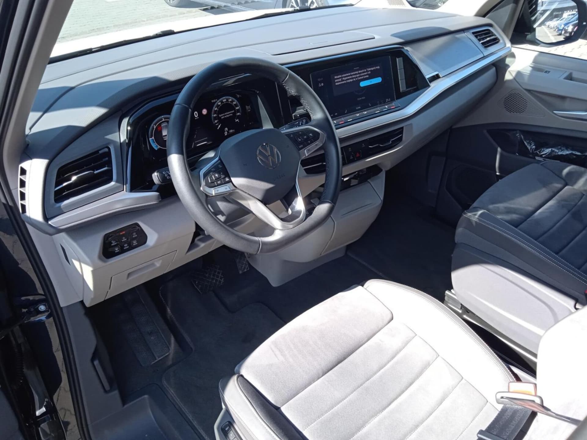 Volkswagen Multivan długi rozstaw osi Life