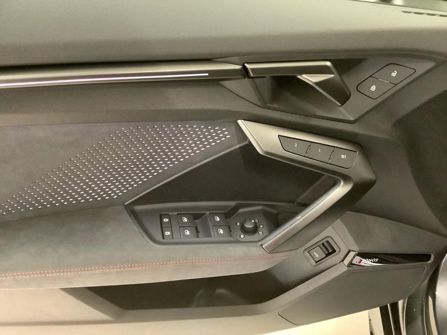 Bild über Audi RS 3 Sportback TFSI quattro S tronic - für weitere Informationen kontaktieren Sie den Audi Partner