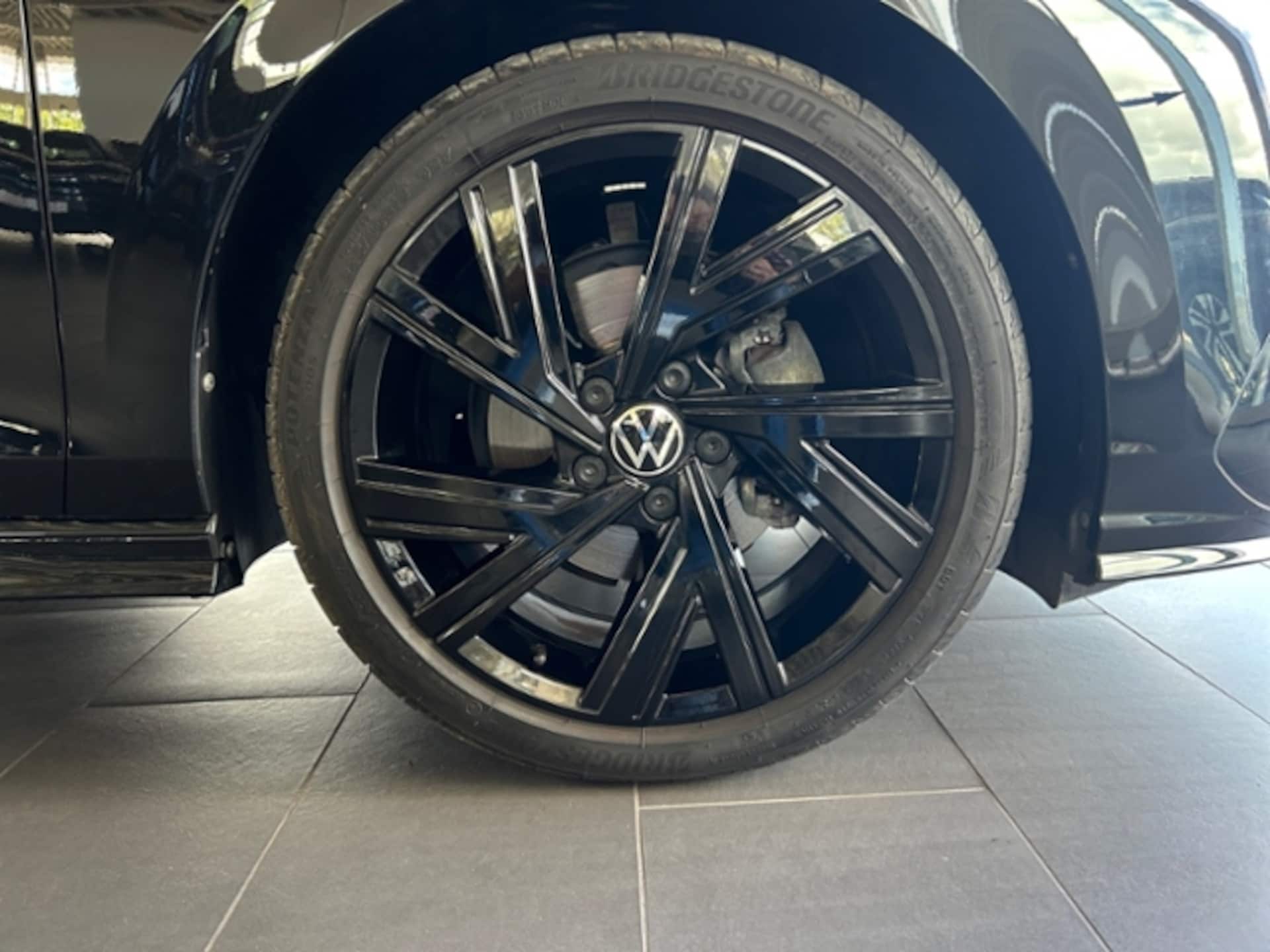 Volkswagen Golf R-Line