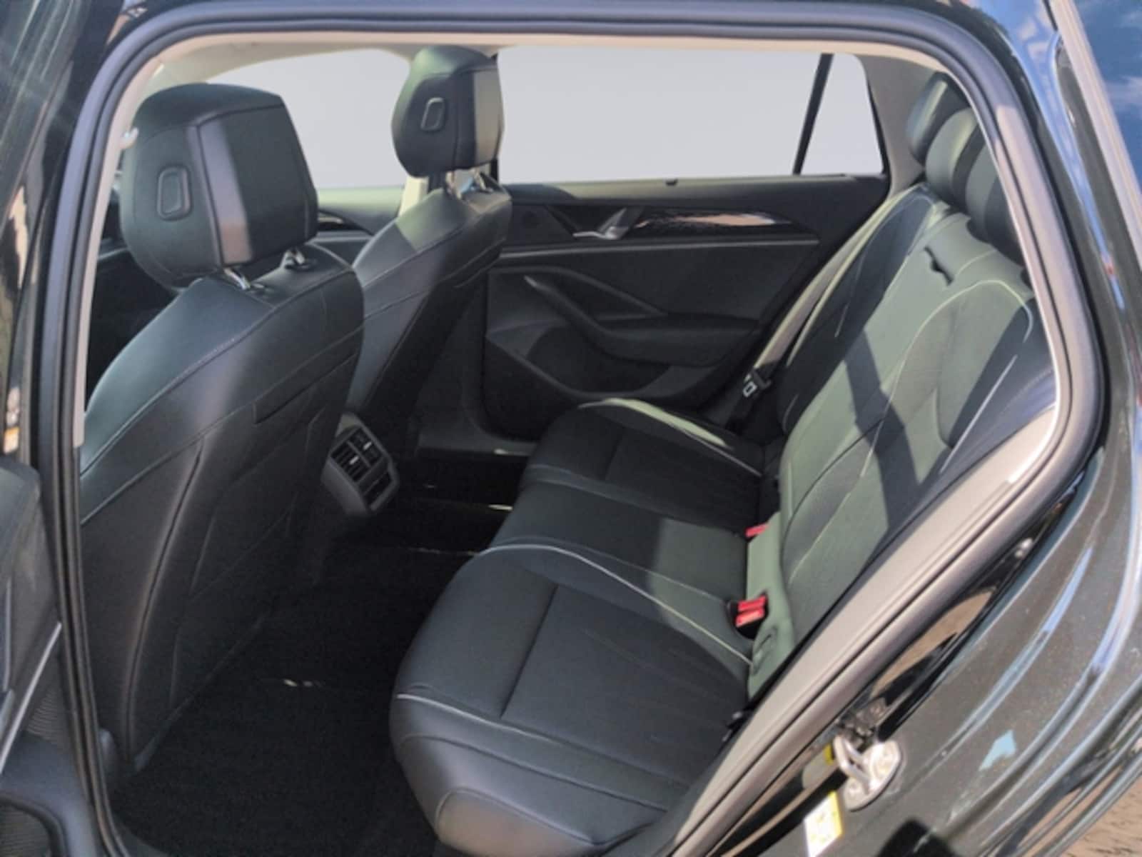 Volkswagen Passat – Bild 16