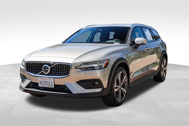 2025 Volvo V60 Cross Country 3