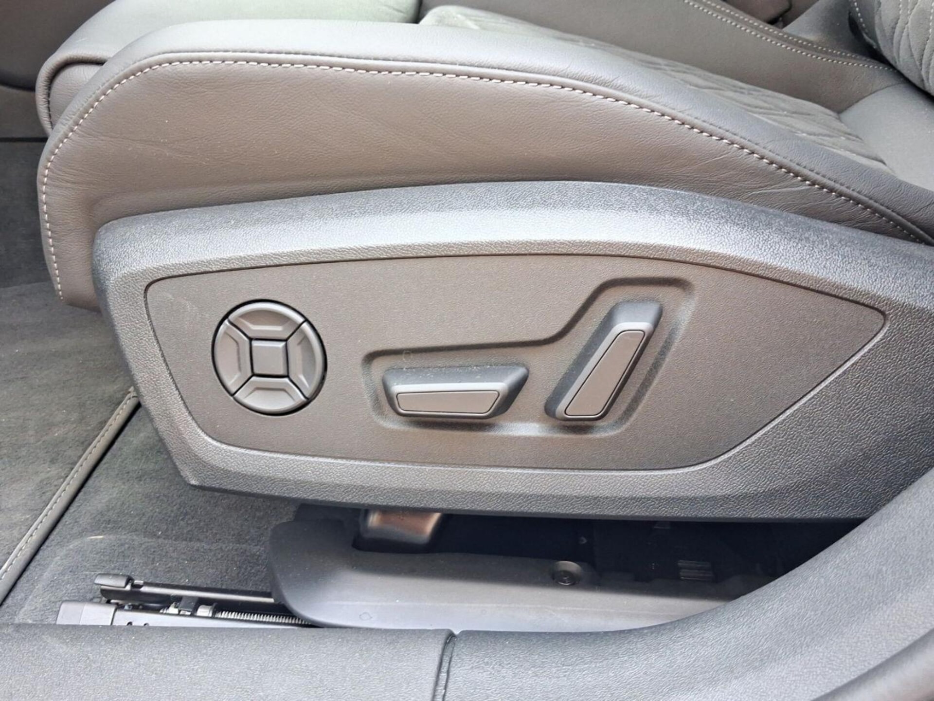 Audi A6 Limousine e-hybrid edition one