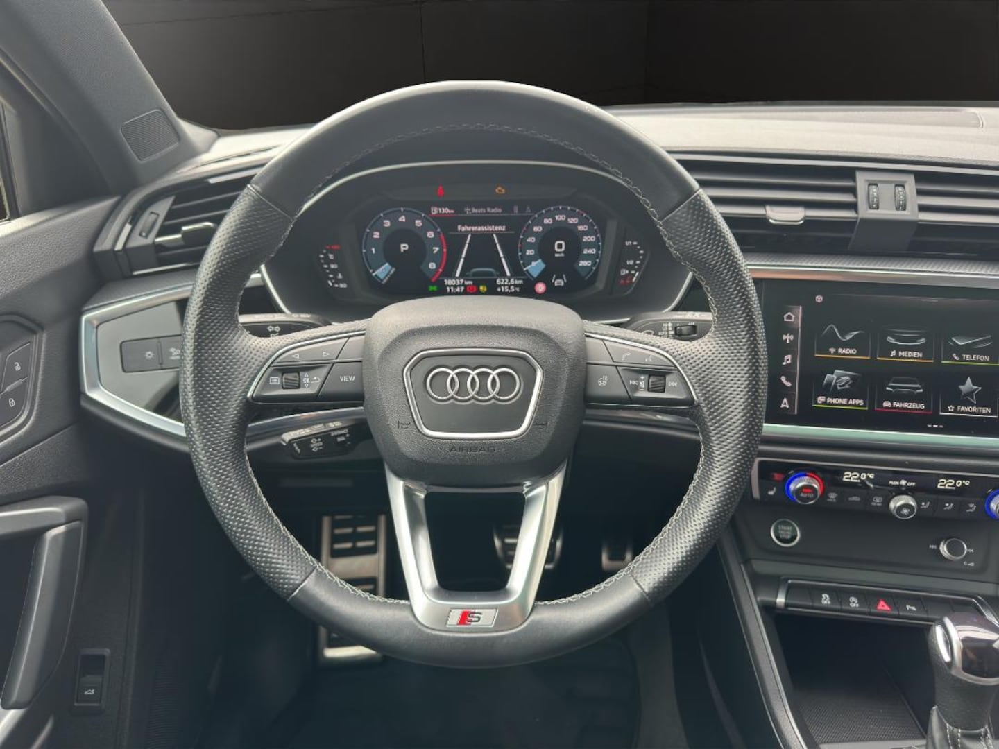 Bild über Audi Q3 S line 40 TFSI quattro S tronic - für weitere Informationen kontaktieren Sie den Audi Partner