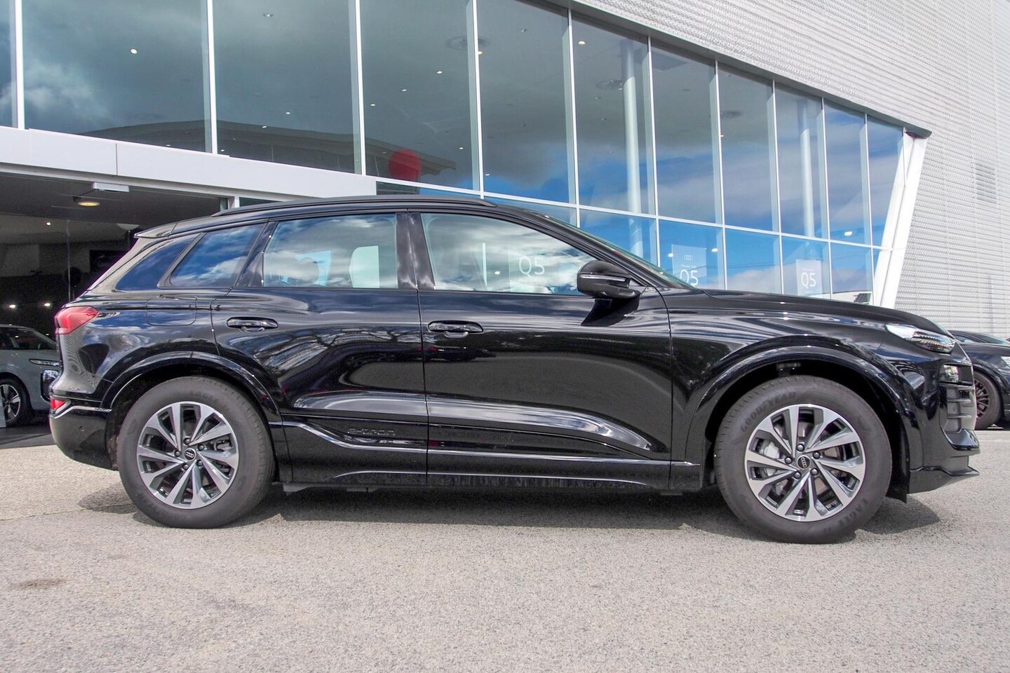 Image about Audi Q6 SUV e-tron e-tron