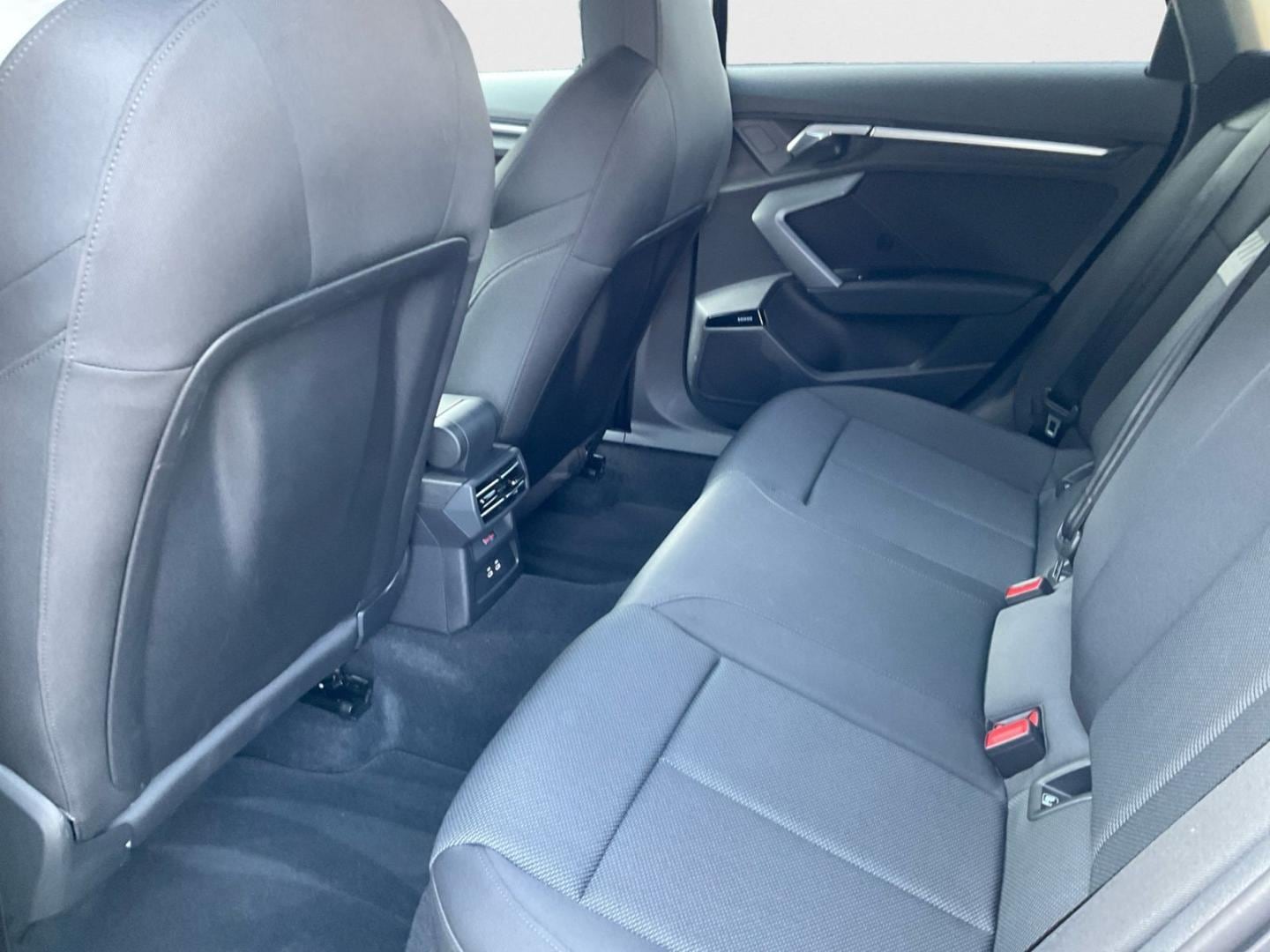 Bild über Audi A3 Sportback S line 35 TFSI S tronic - für weitere Informationen kontaktieren Sie den Audi Partner