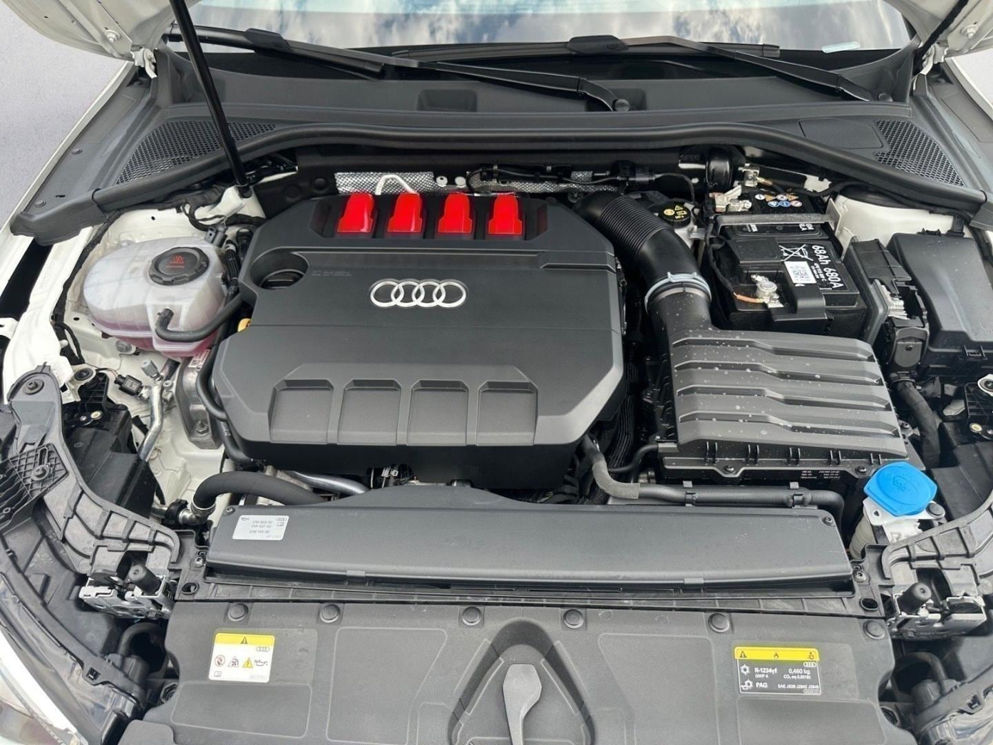 Bild über Audi S3 Limousine TFSI quattro S tronic - für weitere Informationen kontaktieren Sie den Audi Partner