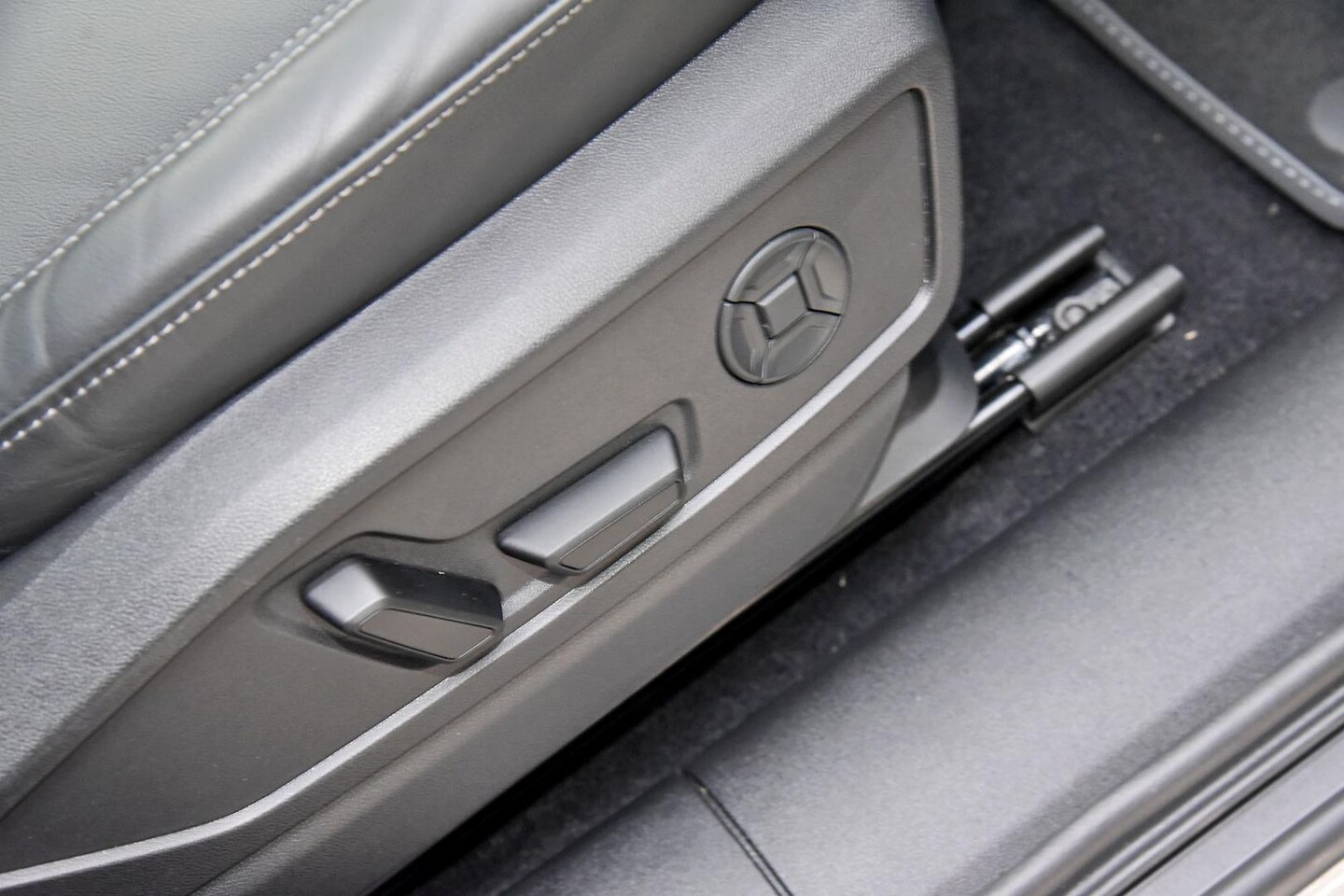 Image about Audi Q5 SUV e-hybrid quattro S tronic