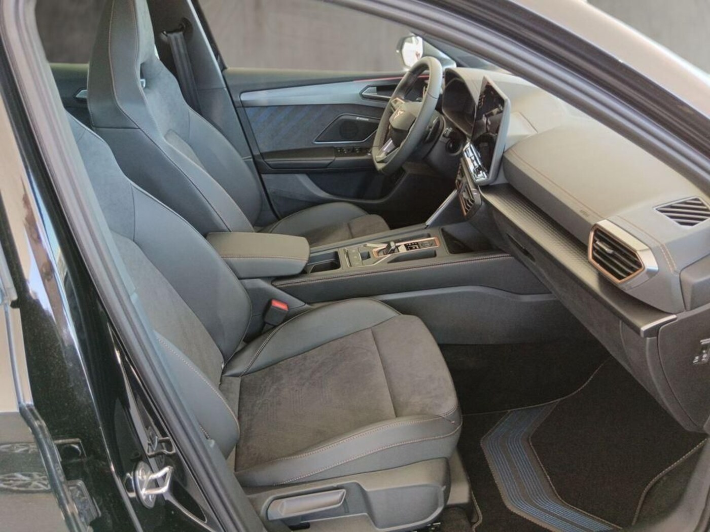 CUPRA Leon Sportstourer 1.5 eTSI DSG 110 kW (150 CV) — photo 5