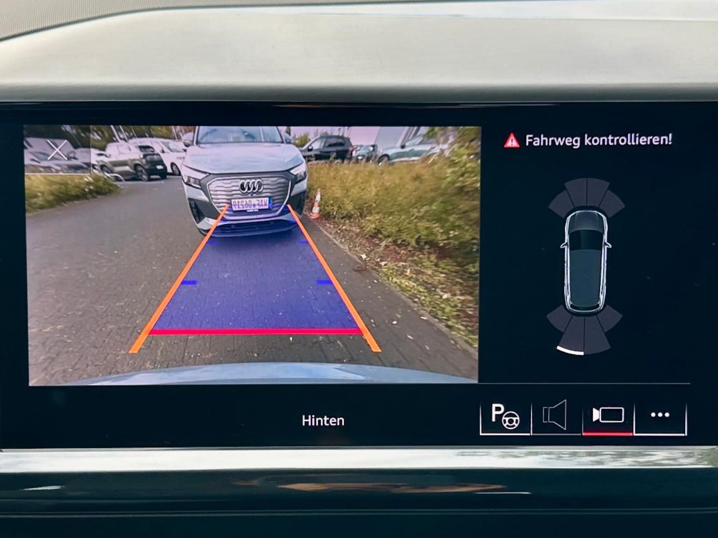 Bild über Audi Q4 e-tron 45 e-tron quattro - für weitere Informationen kontaktieren Sie den Audi Partner