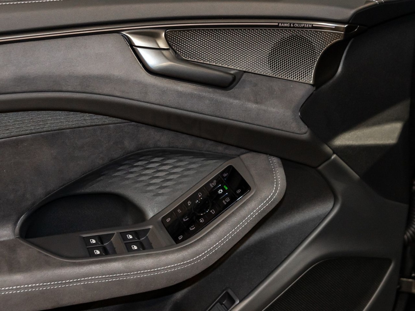 Bild über Audi A6 Limousine TDI quattro 150 kW S tronic - für weitere Informationen kontaktieren Sie den Audi Partner