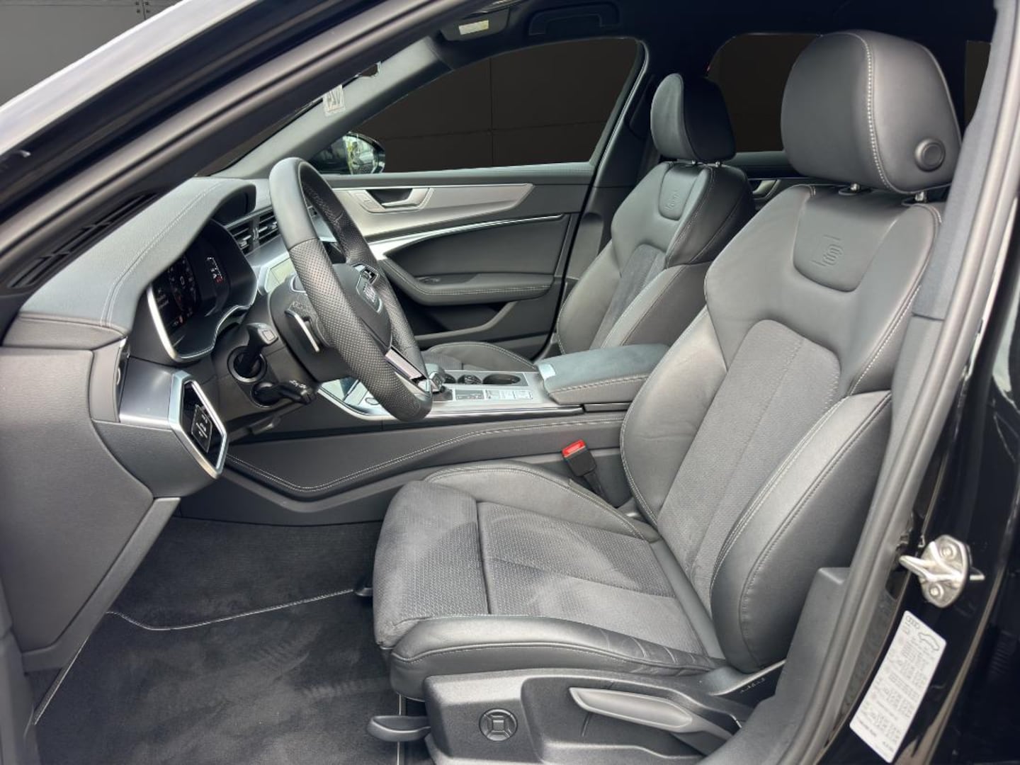 Bild über Audi A6 Avant S line 40 TDI quattro S tronic - für weitere Informationen kontaktieren Sie den Audi Partner