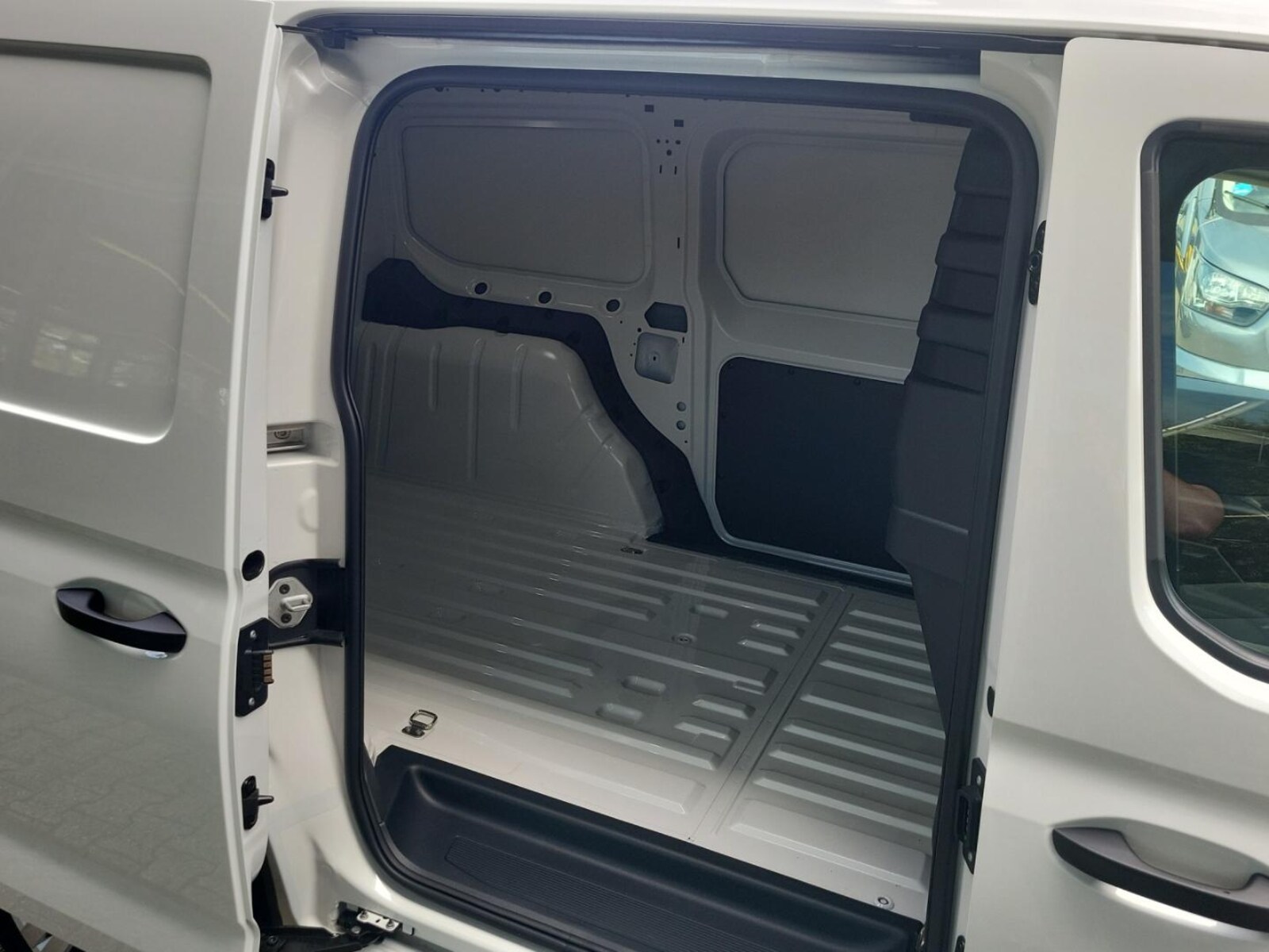 Volkswagen Caddy Maxi Cargo – Bild 11