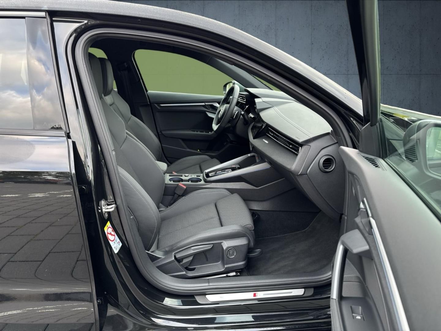 Bild über Audi S3 Sportback TFSI quattro S tronic - für weitere Informationen kontaktieren Sie den Audi Partner