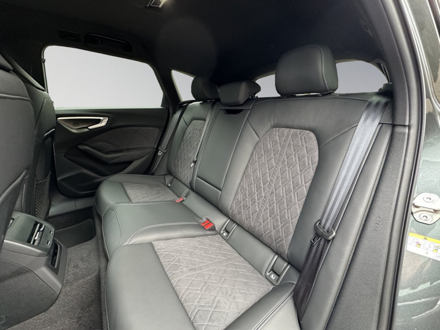 Bild über Audi A5 Avant TDI 150 kW S tronic - für weitere Informationen kontaktieren Sie den Audi Partner