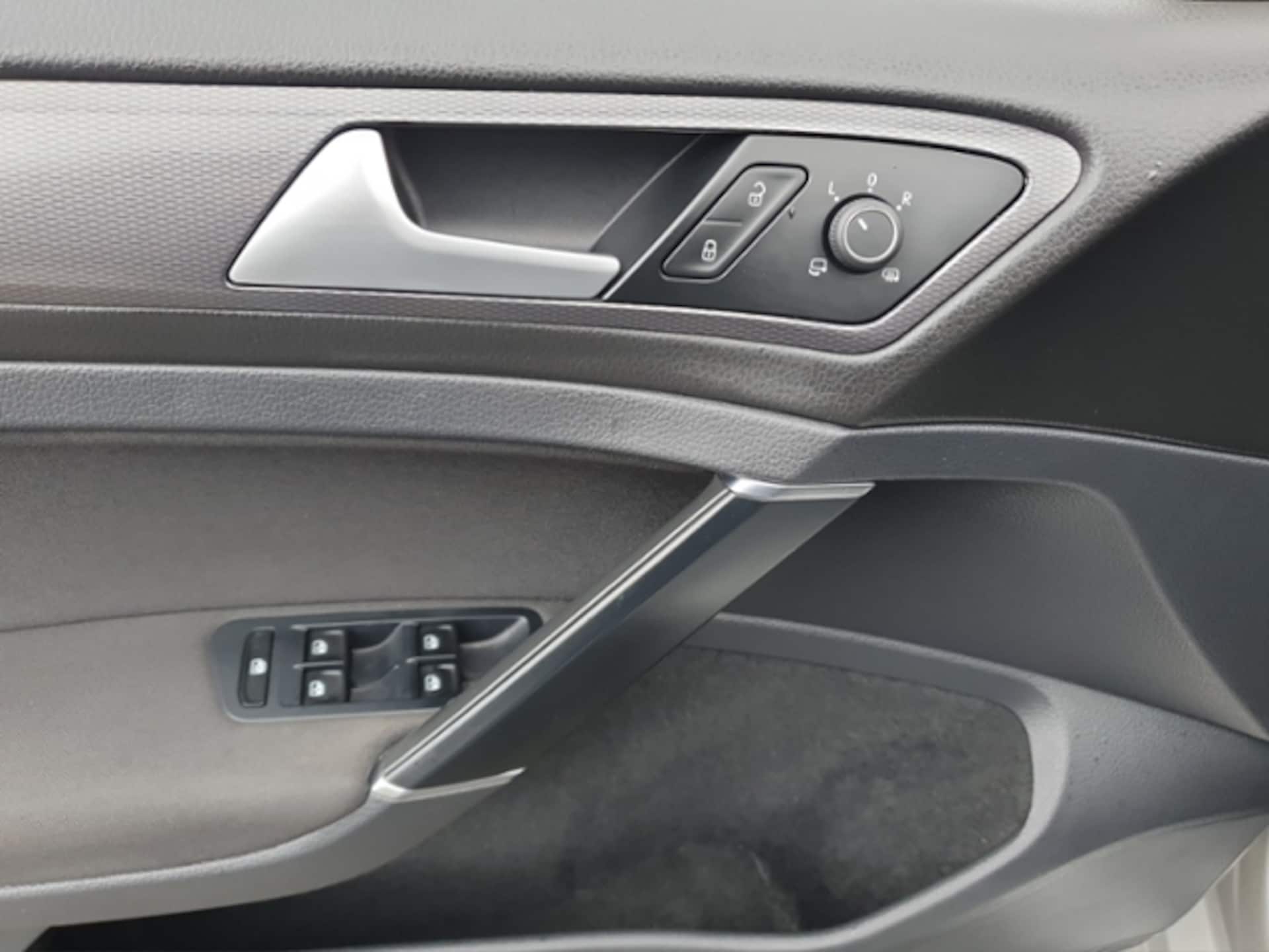 Volkswagen Golf LOUNGE