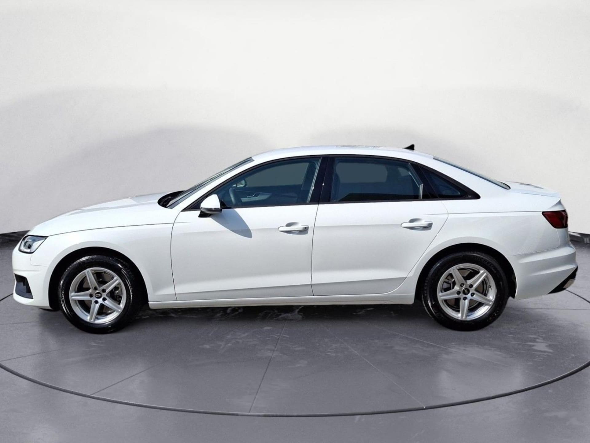 Audi A4 Limousine