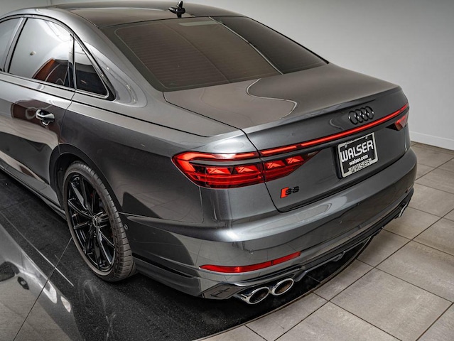 2022 Audi S8 Base - Photo 18