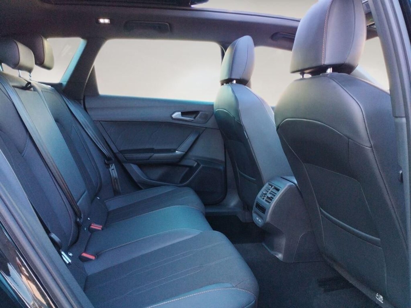 CUPRA Leon Sportstourer 1.5 eTSI DSG 110 kW (150 CV) — photo 7