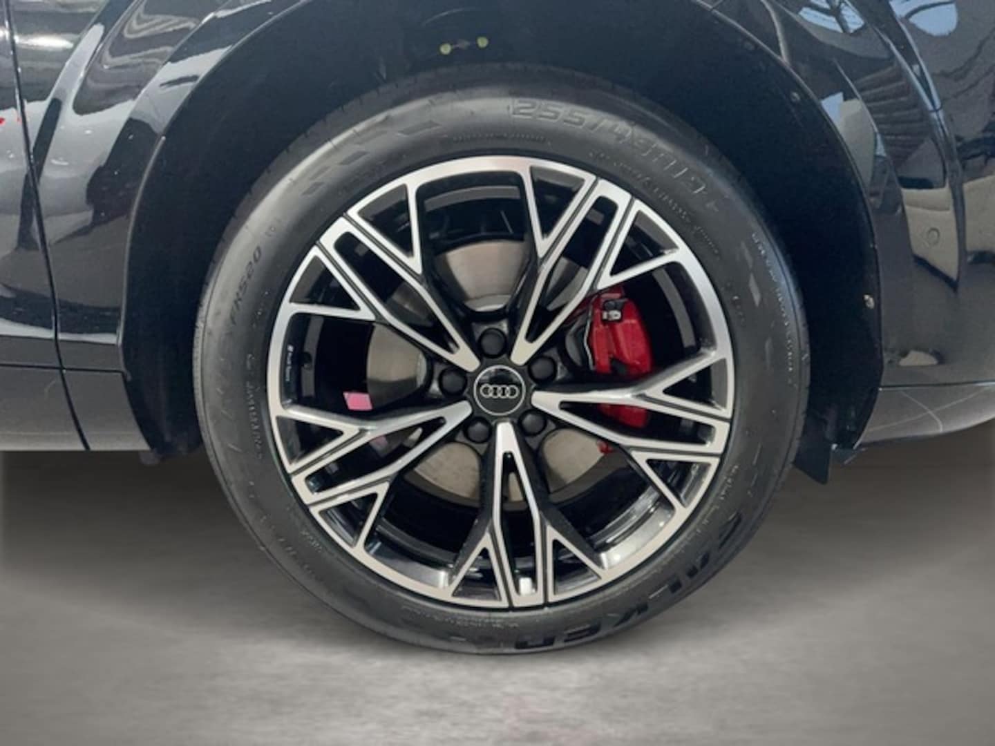 Bild über Audi Q3 SUV TFSI quattro 195 kW S tronic - für weitere Informationen kontaktieren Sie den Audi Partner