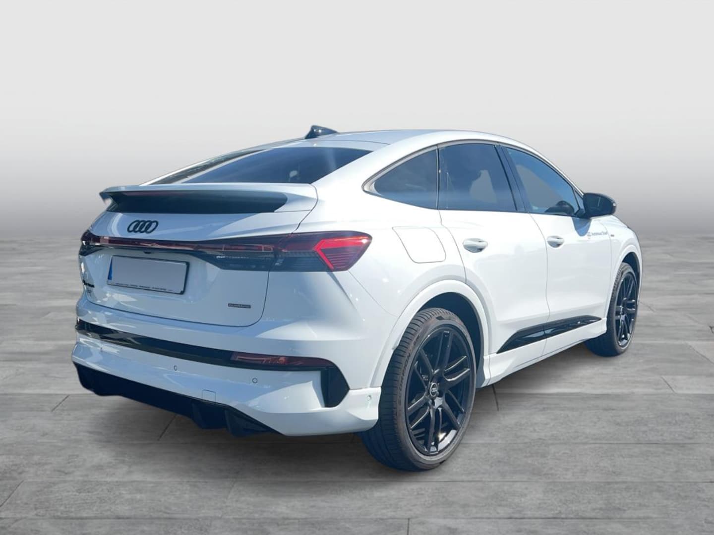 Bild über Audi Q4 Sportback e-tron e-tron quattro 220 kW - für weitere Informationen kontaktieren Sie den Audi Partner