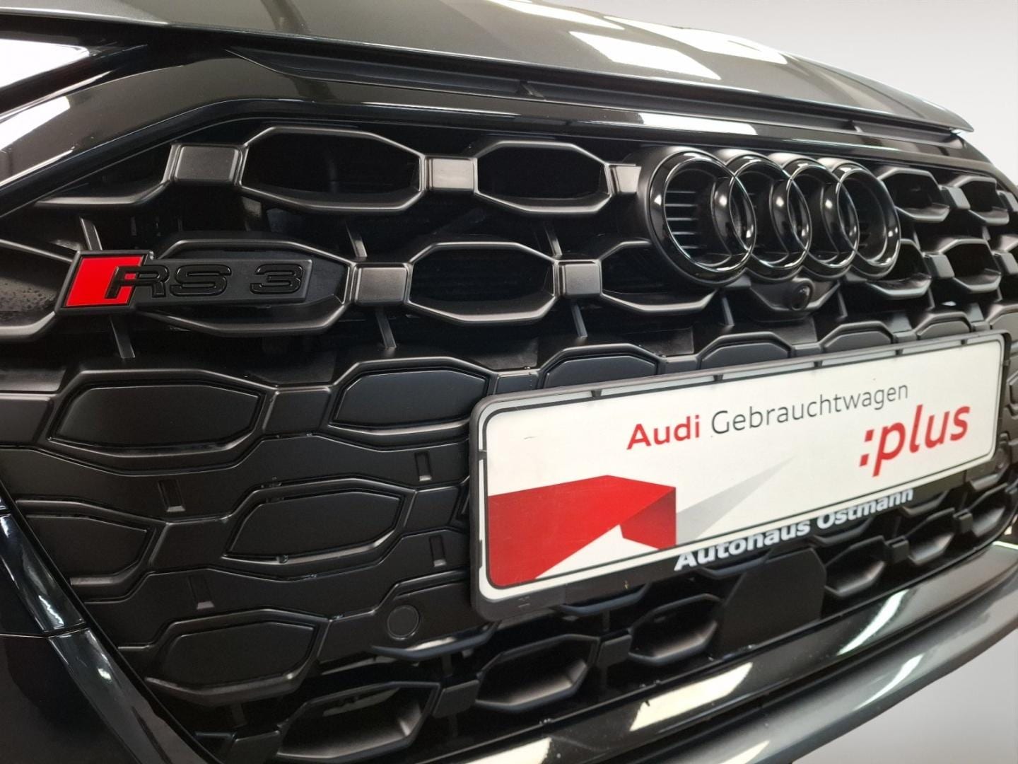 Bild über Audi RS 3 Sportback TFSI quattro S tronic - für weitere Informationen kontaktieren Sie den Audi Partner