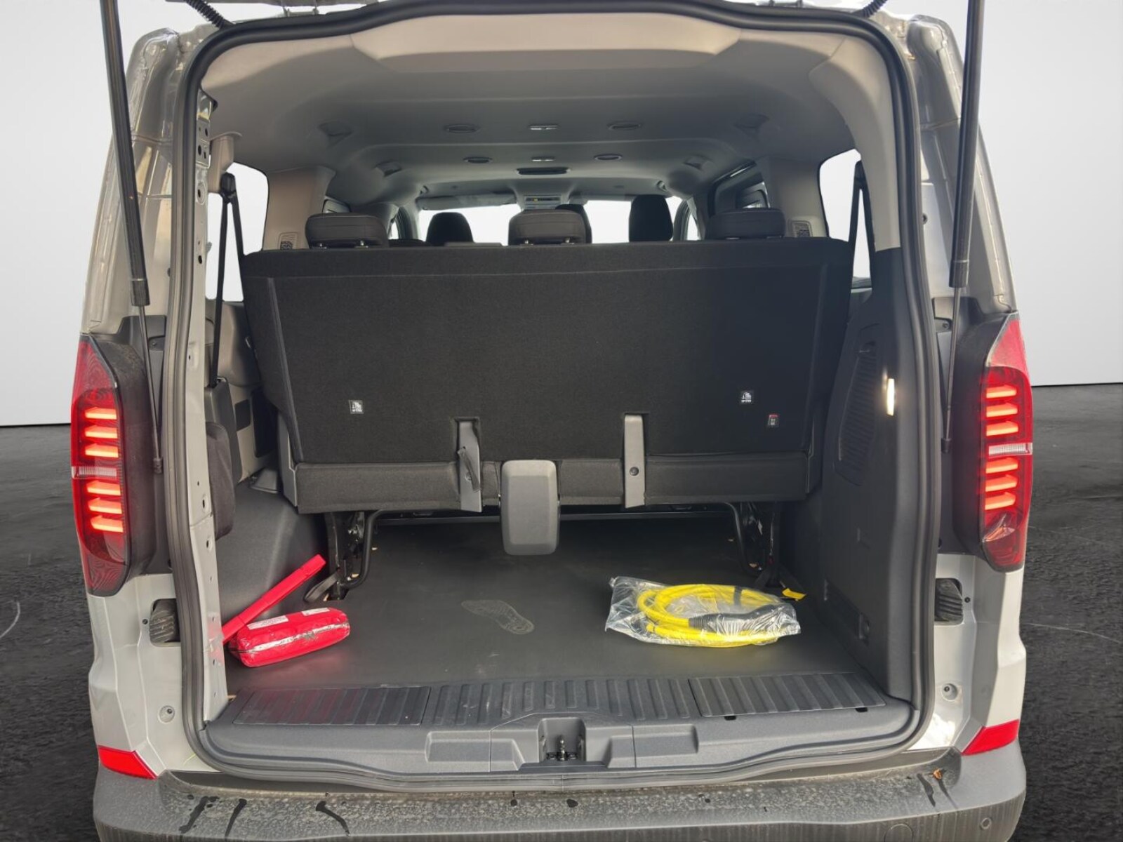 Volkswagen Transporter Kombi kurzer Radstand – Bild 13