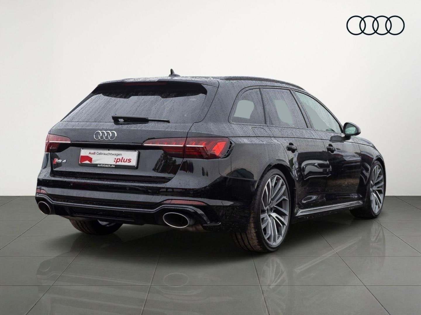 Bild über Audi RS 4 Avant TFSI quattro tiptronic - für weitere Informationen kontaktieren Sie den Audi Partner