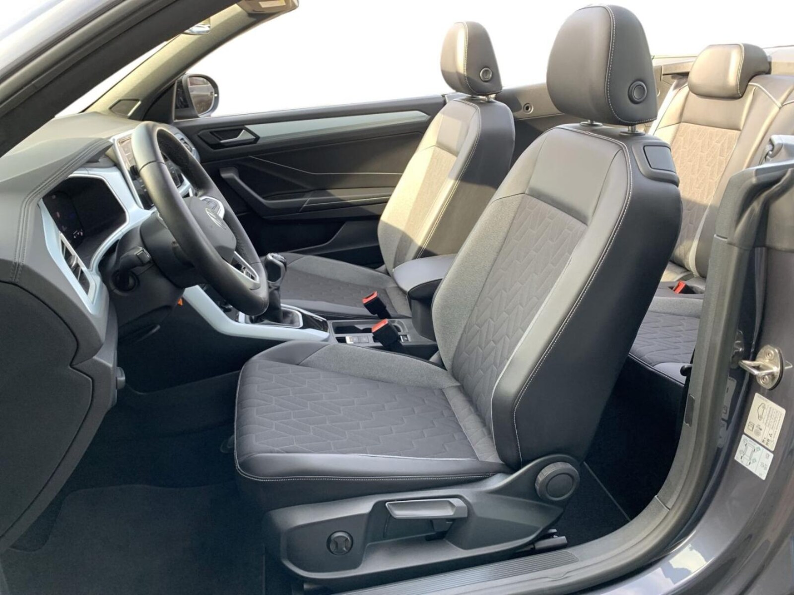 Volkswagen T-Roc Cabriolet – Bild 10
