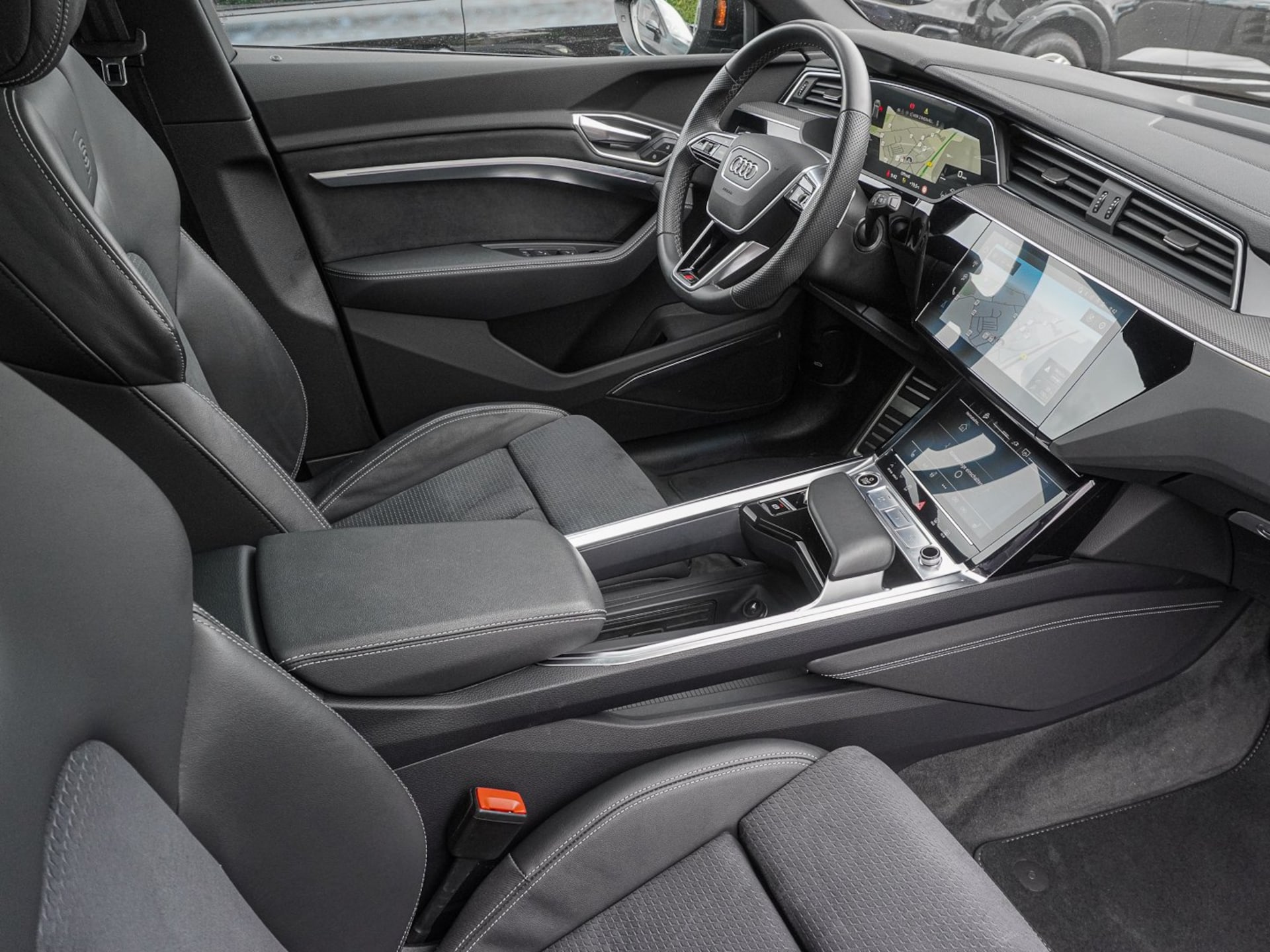 Audi Q8 e-tron S line