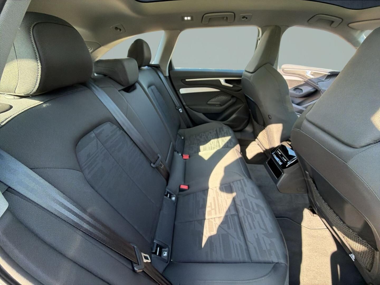 Bild über Audi A6 Avant TFSI 150 kW S tronic - für weitere Informationen kontaktieren Sie den Audi Partner