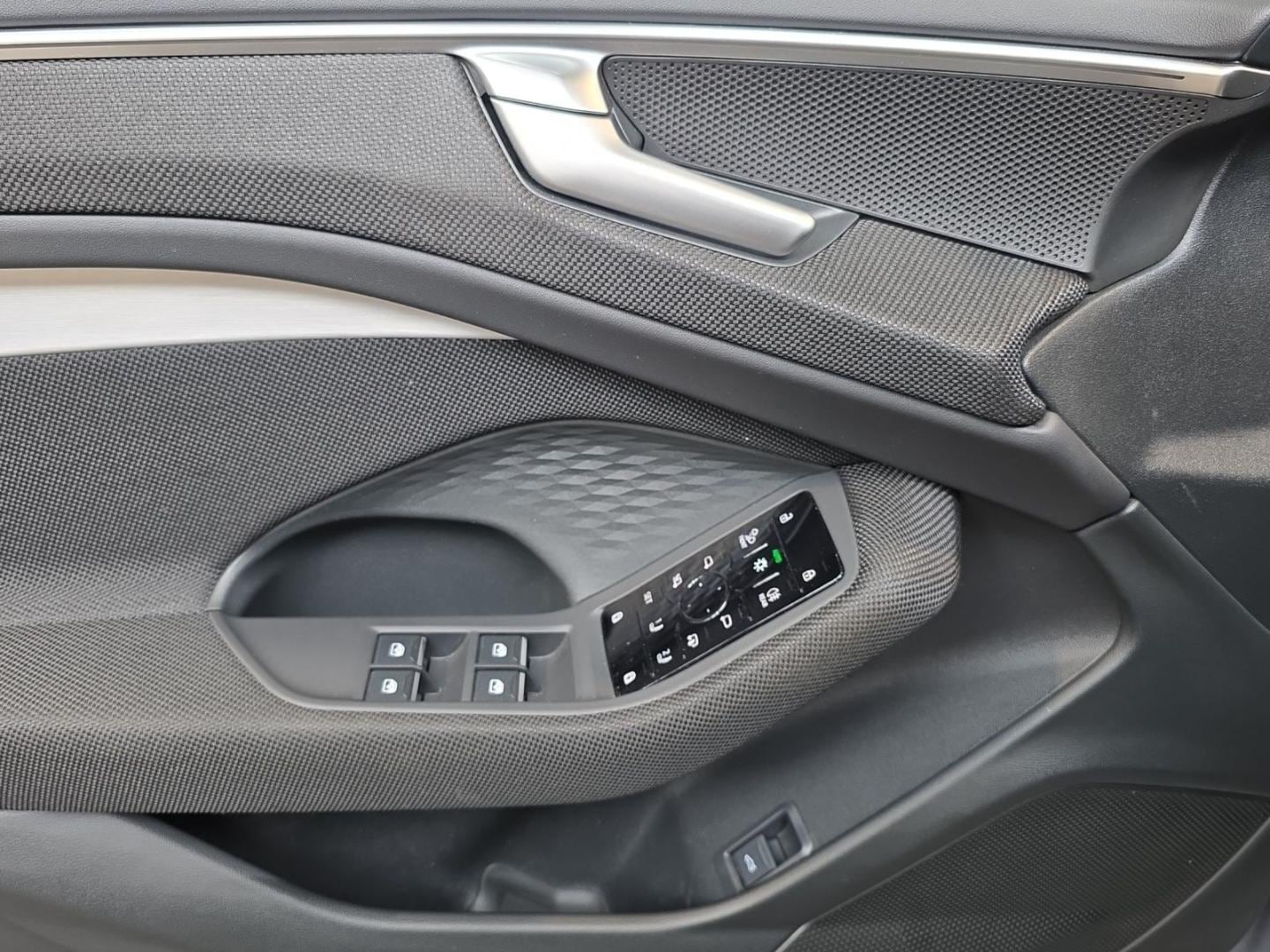 Bild über Audi A6 Avant TDI quattro 150 kW S tronic - für weitere Informationen kontaktieren Sie den Audi Partner