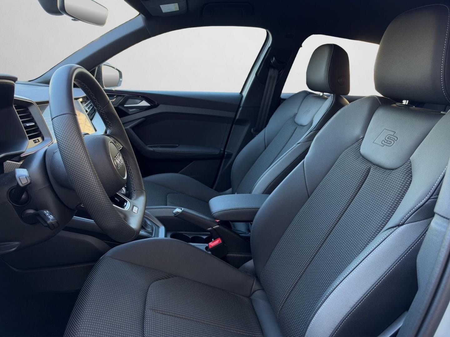 Bild über Audi A1 Sportback S line 30 TFSI S tronic - für weitere Informationen kontaktieren Sie den Audi Partner