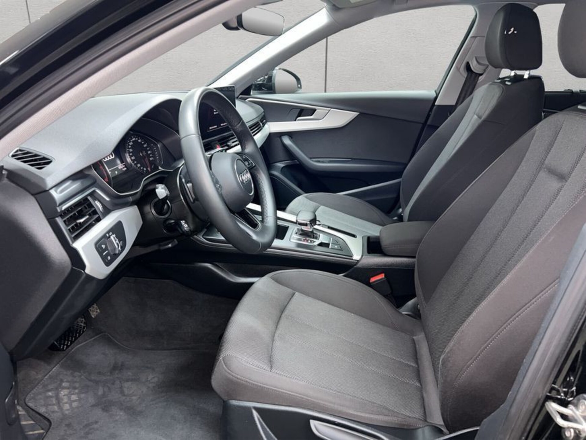 Audi A4 Avant S line